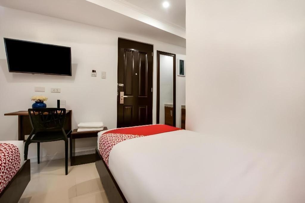 Super Oyo Capital O 232 Nest Nano Suites Fort Makati City Exterior photo